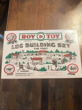 Log Building Set - The Fort (White/Green/Red) (5000A)